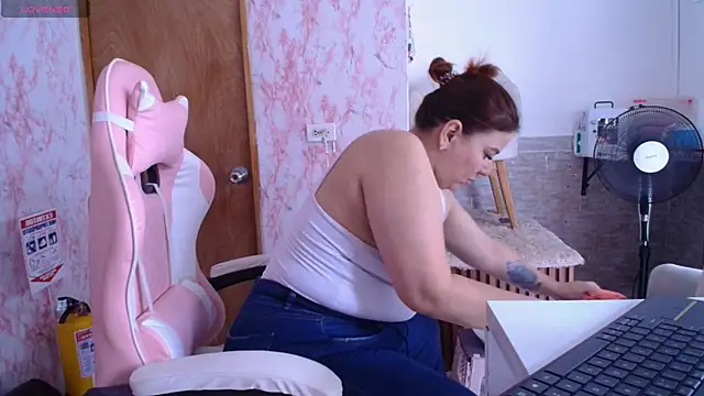 LucyanaSilva online show from 05/23/26, 08:13