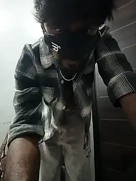 Snapshot of johnsinsexy chatting on 12/17/24, 03:06 johnsinsexy online show from 12/17/24, 03:06