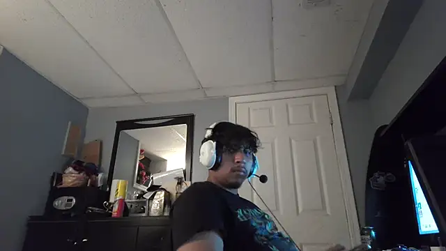 Snapshot of meximaloo1 chatting on 10/19/25, 06:36 meximaloo1 online show from 10/19/25, 06:36