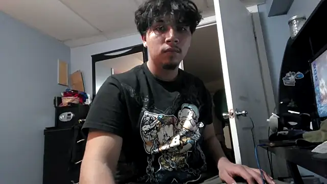 Snapshot of meximaloo1 chatting on 10/29/25, 04:37 meximaloo1 online show from 10/29/25, 04:37