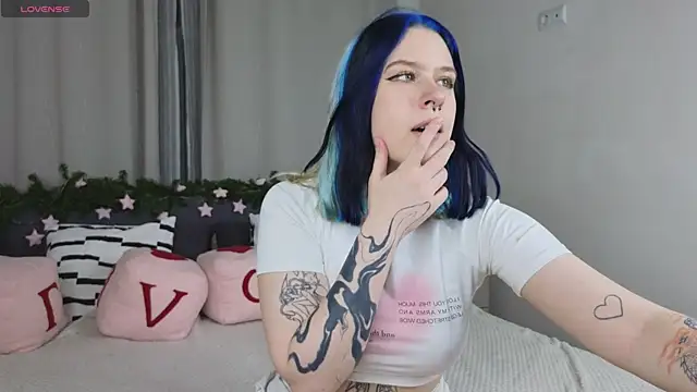Snapshot of tender_kiitty chatting on 12/20/25, 03:19 tender kiitty online show from 12/20/25, 03:19
