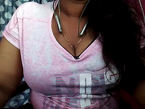 Snapshot of Tamilsathya2024 chatting on 03/13/25, 03:44 Tamilsathya2024 online show from 03/13/25, 03:44