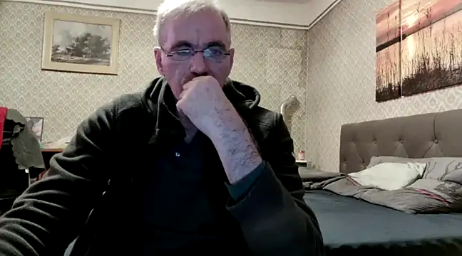 Snapshot of farock chatting on 12/27/24, 03:15 farock online show from 12/27/24, 03:15