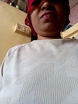 Snapshot of sunita-doll chatting on 03/02/26, 08:43 sunita-doll online show from 03/02/26, 08:43