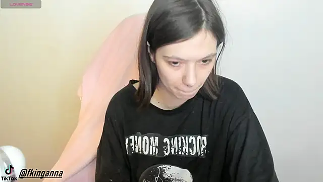 DarkWillow228 online show from 02/17/25, 03:47