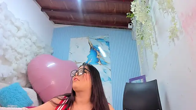 Danniela18  online show from 05/15/26, 12:23