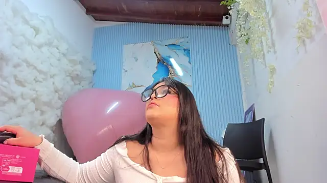 Danniela18  online show from 05/20/26, 12:22
