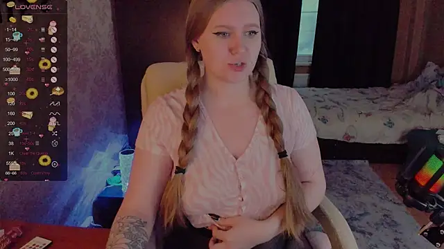 Snapshot of Alice_Dreamgirl_ chatting on 12/23/24, 12:08 Alice Dreamgirl online show from 12/23/24, 12:08
