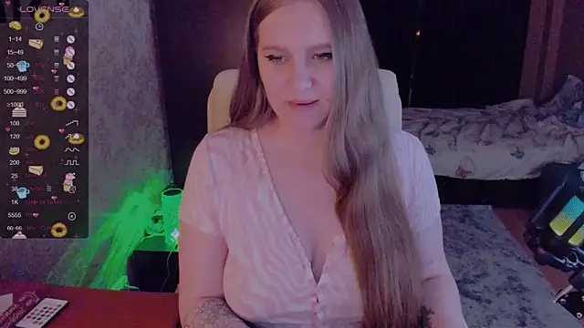 Snapshot of Alice_Dreamgirl_ chatting on 12/23/24, 04:17 Alice Dreamgirl online show from 12/23/24, 04:17