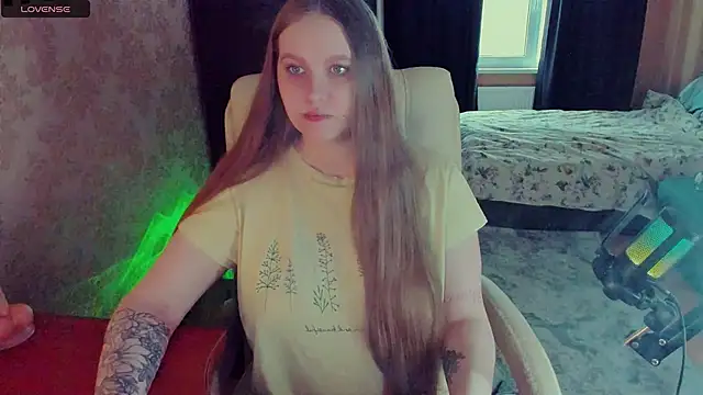 Snapshot of Alice_Dreamgirl_ chatting on 02/08/25, 12:17 Alice Dreamgirl online show from 02/08/25, 12:17