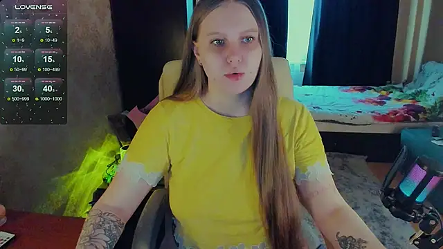 Snapshot of Alice_Dreamgirl_ chatting on 03/02/25, 11:50 Alice Dreamgirl online show from 03/02/25, 11:50