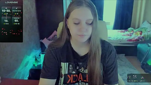Snapshot of Alice_Dreamgirl_ chatting on 03/08/25, 10:22 Alice Dreamgirl online show from 03/08/25, 10:22