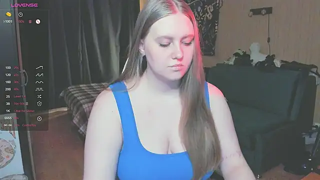 Snapshot of Alice_Dreamgirl_ chatting on 10/21/25, 11:55 Alice Dreamgirl online show from 10/21/25, 11:55