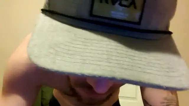 Snapshot of Huntzg23 chatting on 11/29/25, 02:36 Huntzg23 online show from 11/29/25, 02:36