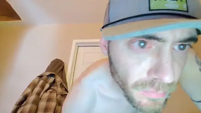 Snapshot of Huntzg23 chatting on 12/02/25, 11:59 Huntzg23 online show from 12/02/25, 11:59