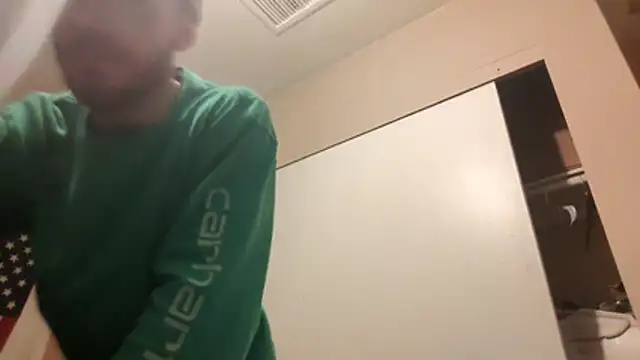 Snapshot of Huntzg23 chatting on 12/14/25, 05:02 Huntzg23 online show from 12/14/25, 05:02