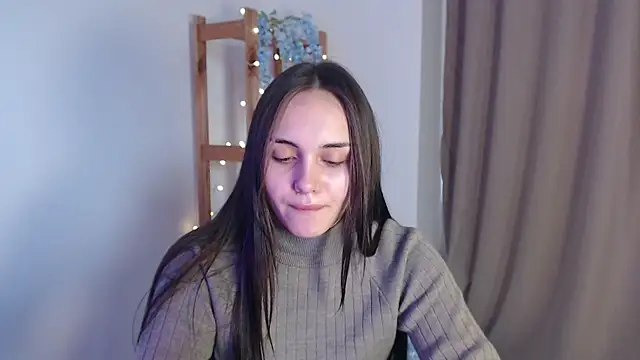 Snapshot of IrinaShayk18 chatting on 12/18/24, 12:18 IrinaShayk18 online show from 12/18/24, 12:18