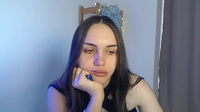 Snapshot of IrinaShayk18 chatting on 01/03/25, 08:32 IrinaShayk18 online show from 01/03/25, 08:32