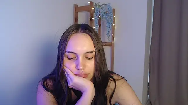 Snapshot of IrinaShayk18 chatting on 01/03/25, 12:08 IrinaShayk18 online show from 01/03/25, 12:08