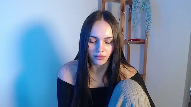 Snapshot of IrinaShayk18 chatting on 02/05/25, 12:49 IrinaShayk18 online show from 02/05/25, 12:49