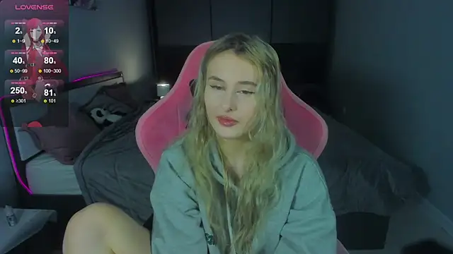 Snapshot of Molly_Toads chatting on 12/20/24, 11:21 Molly Toads online show from 12/20/24, 11:21