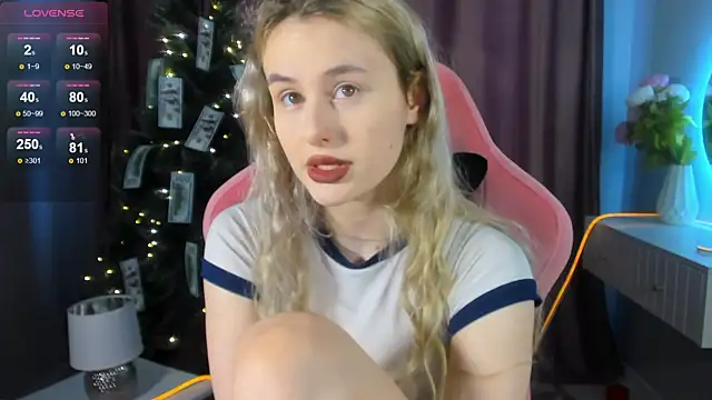 Snapshot of Molly_Toads chatting on 12/30/24, 08:43 Molly Toads online show from 12/30/24, 08:43