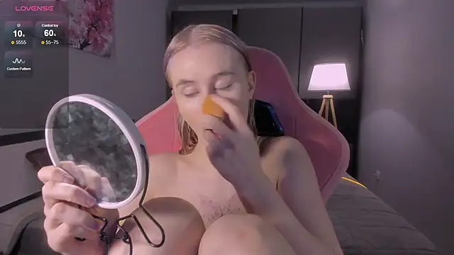 Snapshot of Molly_Toads chatting on 01/23/25, 02:17 Molly Toads online show from 01/23/25, 02:17