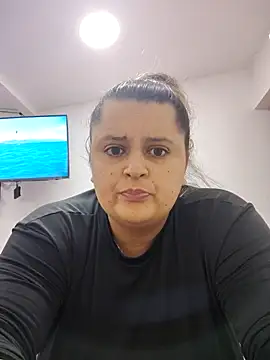 Miss balloonsmila online show from 10/17/25, 02:04