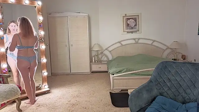 moonlight4u online show from 11/04/25, 06:45