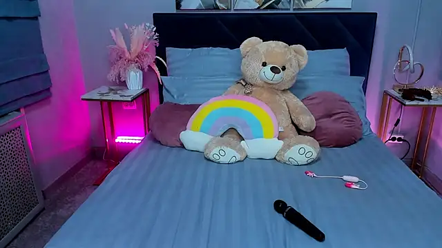 Curvy Dynamite  online show from 12/14/25, 01:11