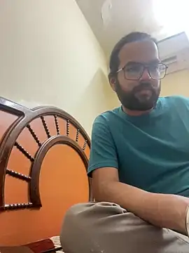 Snapshot of Arsh_Loves_Luv chatting on 12/23/24, 08:00 Arsh Loves Luv online show from 12/23/24, 08:00