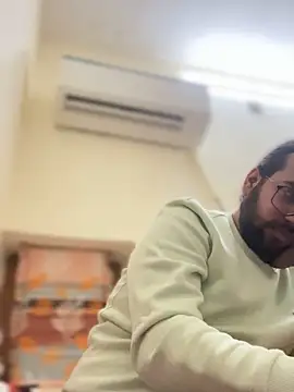 Snapshot of Arsh_Loves_Luv chatting on 12/29/24, 05:22 Arsh Loves Luv online show from 12/29/24, 05:22