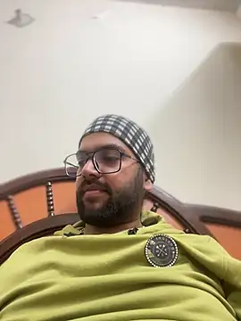 Snapshot of Arsh_Loves_Luv chatting on 12/30/24, 07:00 Arsh Loves Luv online show from 12/30/24, 07:00