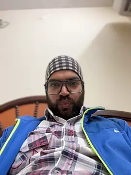 Snapshot of Arsh_Loves_Luv chatting on 01/05/25, 02:08 Arsh Loves Luv online show from 01/05/25, 02:08