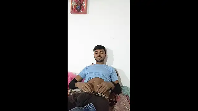 Snapshot of Suraj223kumar chatting on 12/21/25, 04:14 Suraj223kumar online show from 12/21/25, 04:14