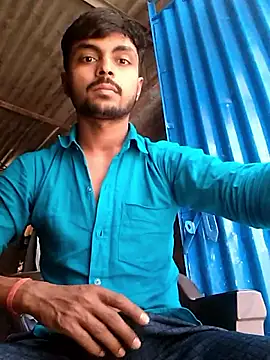 Snapshot of Suraj223kumar chatting on 03/11/26, 06:52 Suraj223kumar online show from 03/11/26, 06:52