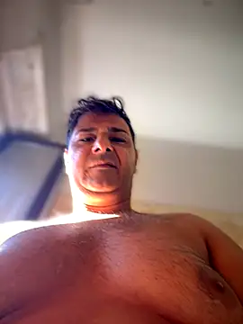 Snapshot of SecretlyDD chatting on 09/28/25, 08:42 SecretlyDD online show from 09/28/25, 08:42