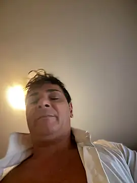 Snapshot of SecretlyDD chatting on 10/21/25, 08:48 SecretlyDD online show from 10/21/25, 08:48