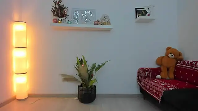 Julya Anna online show from 12/23/24, 04:22