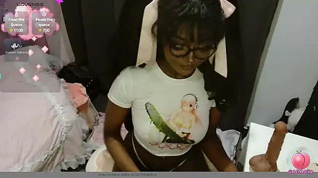 Snapshot of bunniix chatting on 03/19/25, 01:21 bunniix online show from 03/19/25, 01:21