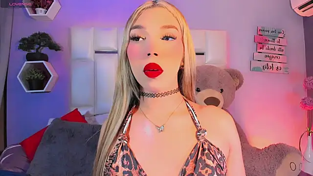 Snapshot of Aileen_18 chatting on 10/10/25, 06:12 Aileen 18 online show from 10/10/25, 06:12