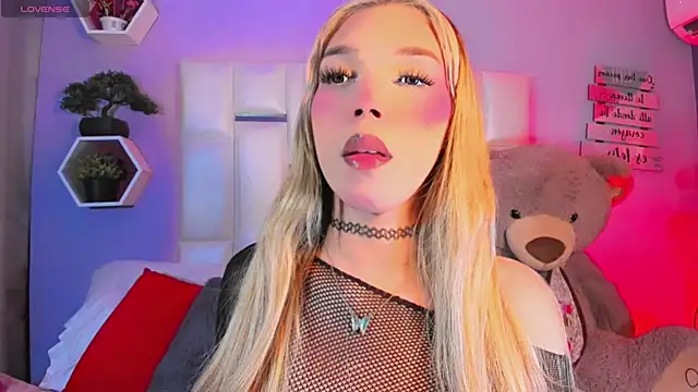 Snapshot of Aileen_18 chatting on 10/11/25, 07:07 Aileen 18 online show from 10/11/25, 07:07