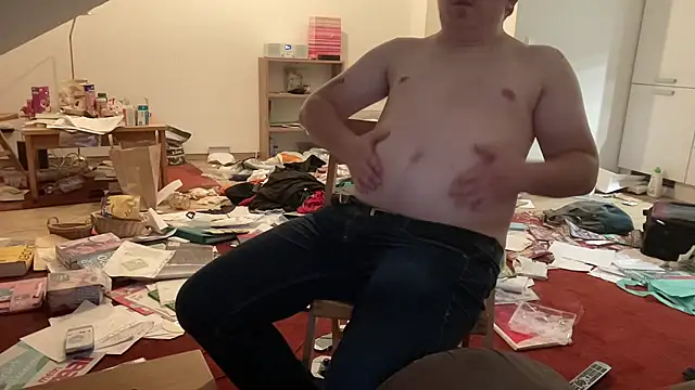 Snapshot of Mister_Musterman chatting on 10/31/25, 07:37 Mister Musterman online show from 10/31/25, 07:37