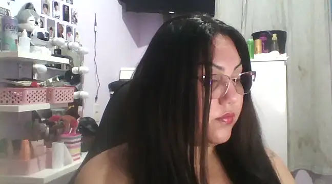 Paolaa hoot online show from 02/14/25, 05:36