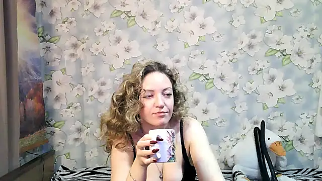 KattyLuuu online show from 10/09/25, 09:02