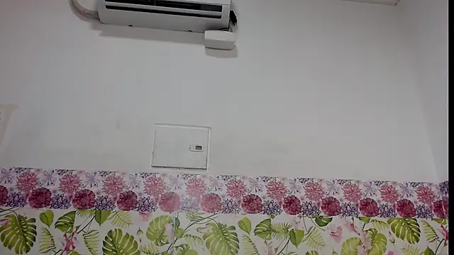 Snapshot of sweetfantacies18 chatting on 01/28/25, 11:17 sweetfantacies18 online show from 01/28/25, 11:17