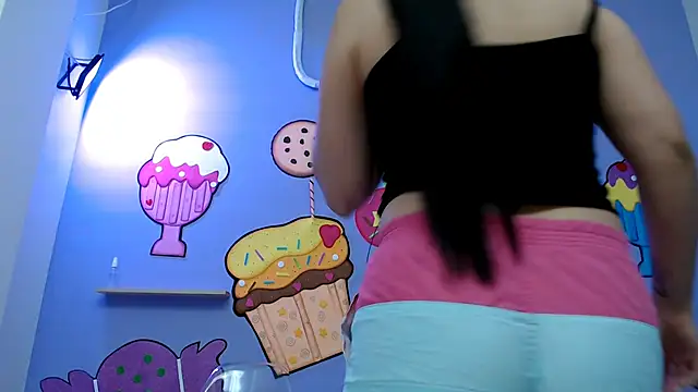 Snapshot of sweetfantacies18 chatting on 02/21/25, 01:11 sweetfantacies18 online show from 02/21/25, 01:11