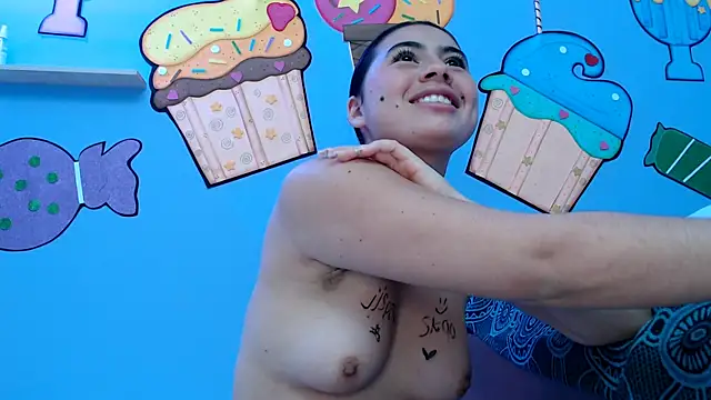 Snapshot of sweetfantacies18 chatting on 02/23/25, 04:07 sweetfantacies18 online show from 02/23/25, 04:07