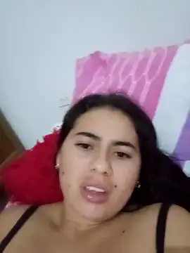 Snapshot of sweetfantacies18 chatting on 10/22/25, 05:30 sweetfantacies18 online show from 10/22/25, 05:30