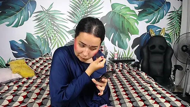 Snapshot of Gurvinder_1 chatting on 02/20/25, 06:02 Gurvinder 1 online show from 02/20/25, 06:02